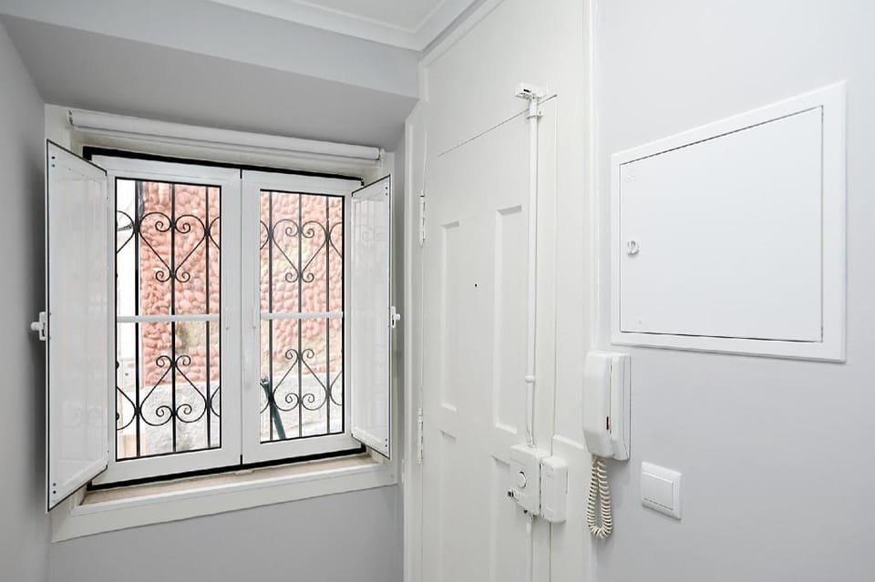 PS LISBON FLATS-Av Liberdade V - Clean&Safe Stamp Apartment in Lisbon