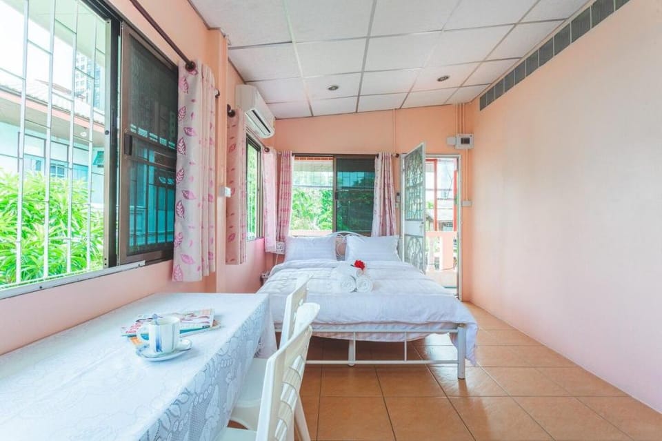 Gaiwandhanat Homestay4 near MRT, free WiFi Vacation rental in Bangkok