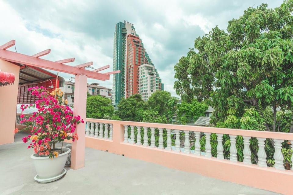 Gaiwandhanat Homestay4 near MRT, free WiFi Vacation rental in Bangkok