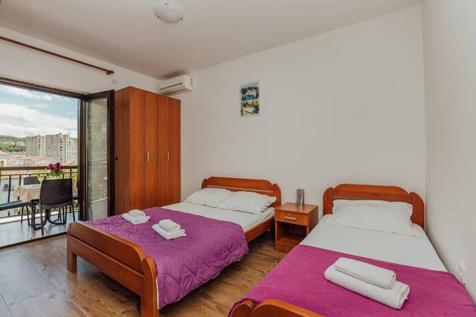 Triple Room with Sea View Apartment in Dubrovnik-Neretva County