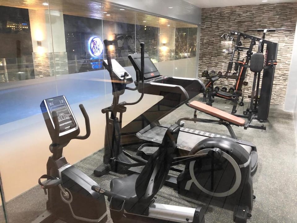 SM Mall Condo ● ELECTRIC 24/7 ●Internet 30MbpsWIFI Apartment in Lapu-Lapu City