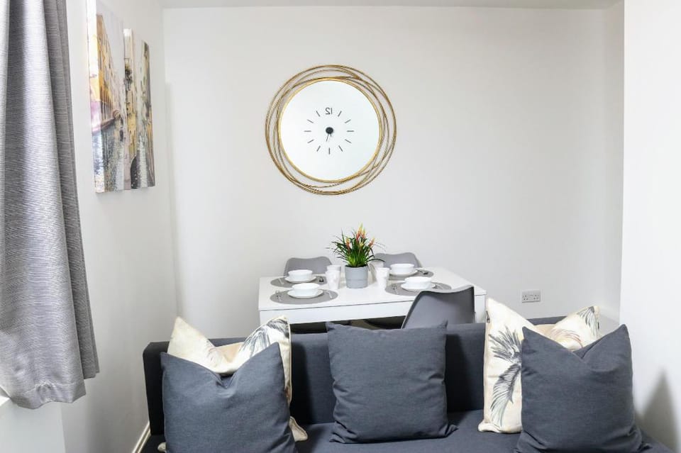 Charming 1Bed&1Bath Flat with Free Wi-Fi & Parking Apartment in Watford
