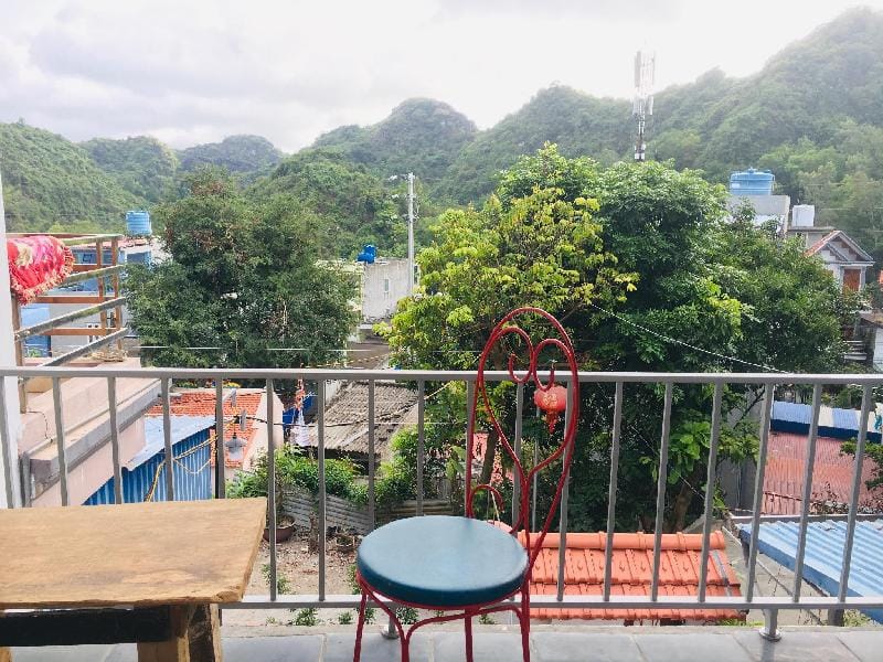 Chez Phuong-homestay Cat Ba with mountain view.  Vacation rental in Laos