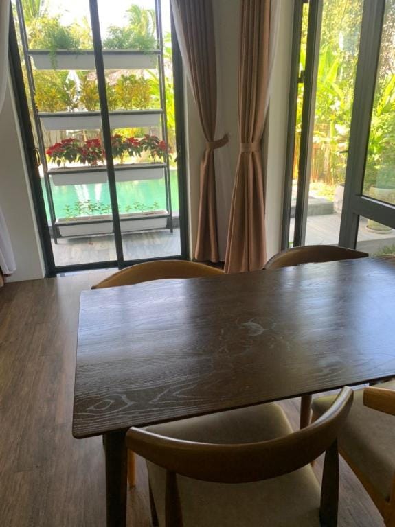 Alina căn hộ cạnh hồ bơi view hồ Apartment in Hoi An