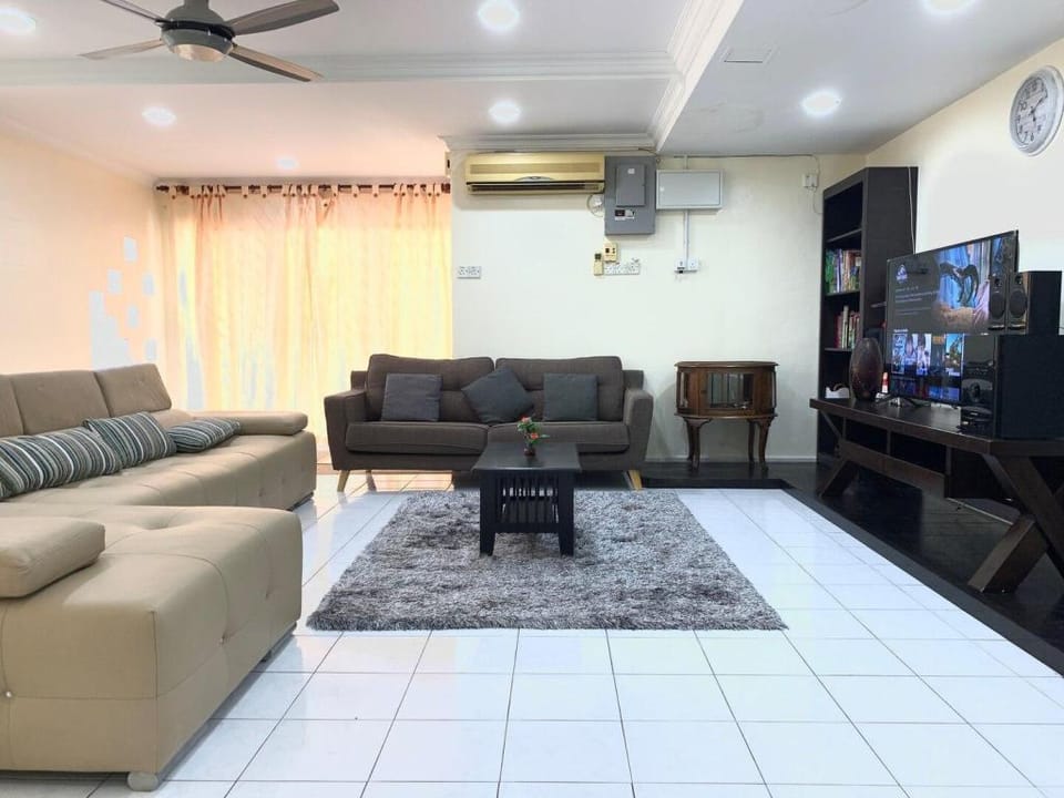 Cozy Townhouse VIII |  餐馆和免税商店10分钟距离 | 瓜镇温馨度假屋 Vacation rental in Kedah