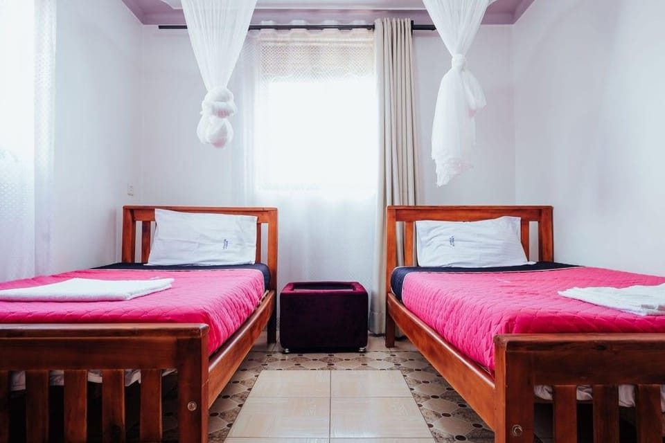 Purple Hibiscus 2BR1B  •WIFI - Entire Apt, Kampala Apartment in Kampala