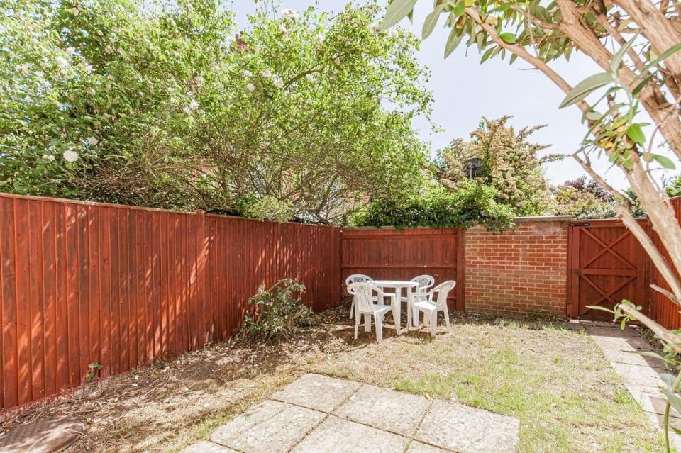 Central Oxford Canal-Side House with 2 Parking Vacation rental in Oxford