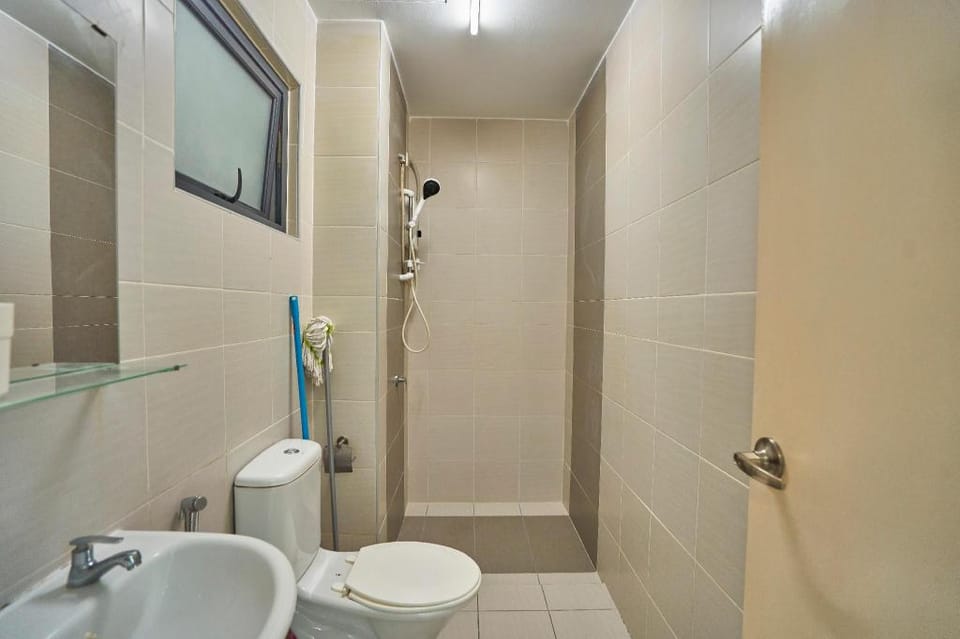 Studio 4 Pax | FREE Netflix & Parking @ Semenyih Apartment in Negeri Sembilan, Malaysia