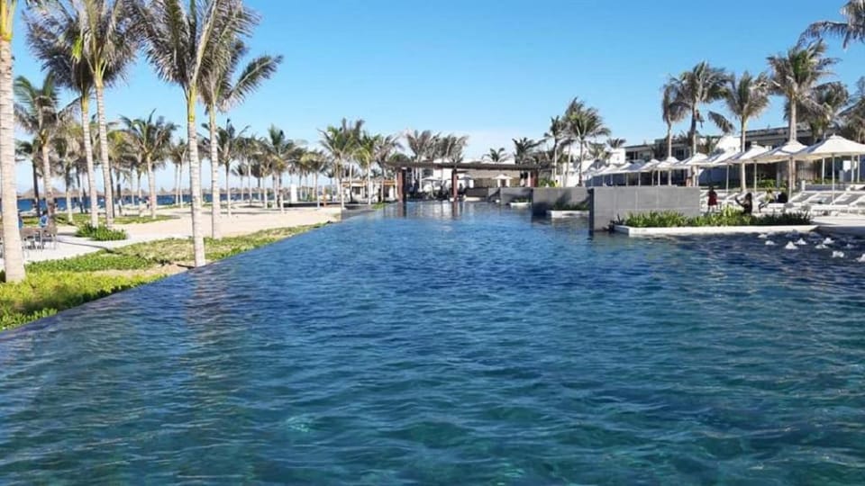 Biệt thự mặt biển cho 9 người có bể bơi riêng  Villa in Khanh Hoa Province