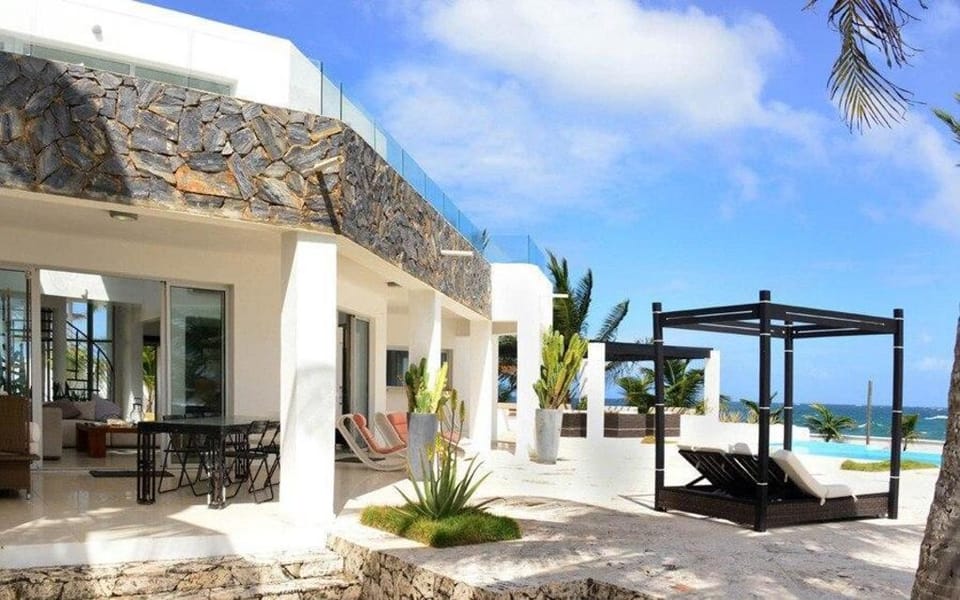 Oceanfront and beach Luxury Villa La Casa Blanca Villa in Samaná Province