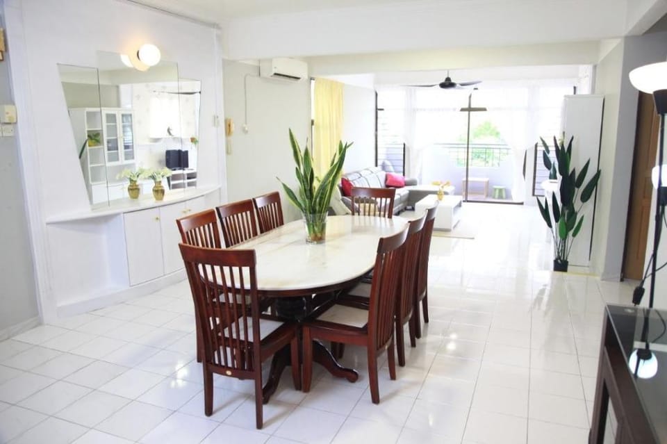 Isabelle Villa - Cozy and Spacious homestay Apartment in George Town