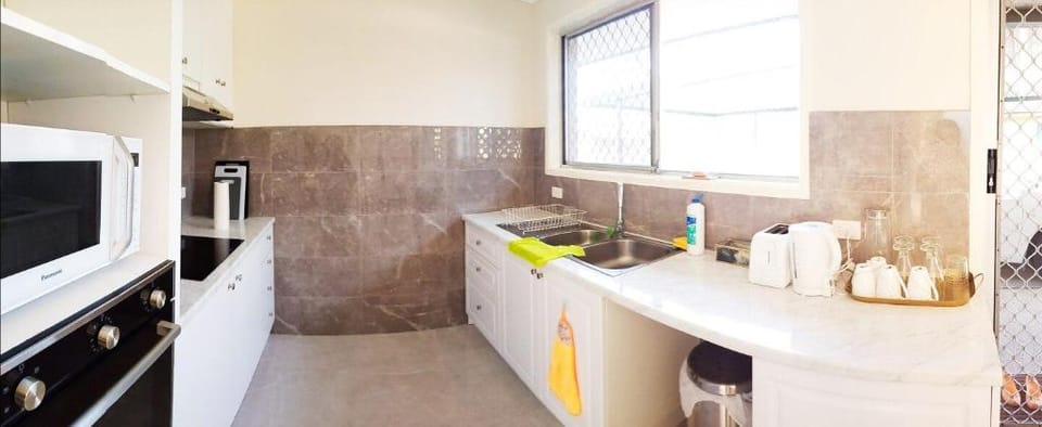 Cfamily M01 single bedroom shared house Vacation rental in Brisbane