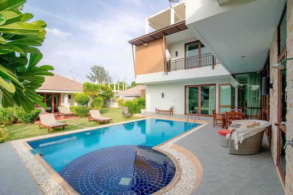 Dolphin bay pool villa Villa in Prachuap Khiri Khan, Thailand