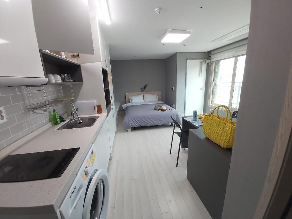 Arapalace NO705 - Near Airport, City/Ocean View, 10 minutes to Dongmun Market Apartment in South Korea