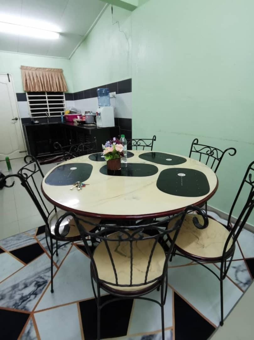 RH HOMESTAY BILIK BERHAWA DINGIN DAN SELESA Vacation rental in Malaysia
