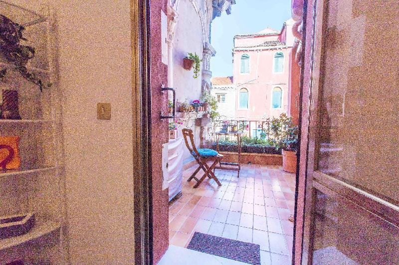 CA CAMMELLO exclusive terrace and canal view Apartment in Venice