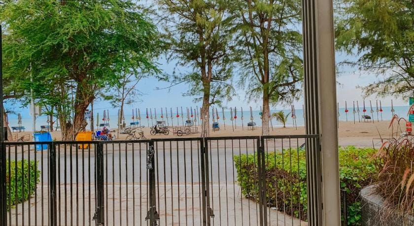 lumpini park beach Apartment in Thailand