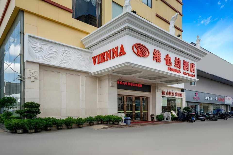 Vienna Hotel Shenzhen Gongming Square Metro Station Hotel in Shenzhen