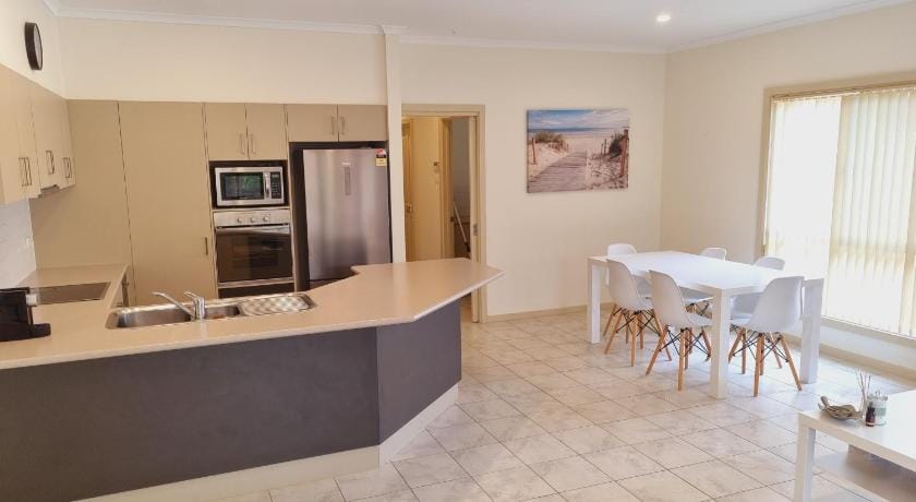 Victor Central Cottage Perfect Location  Vacation rental in Victor Harbor