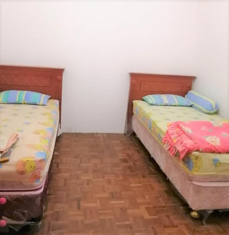 VILLA BERASTAGI BUKIT INDAH BLOK E1 Villa in Indonesia