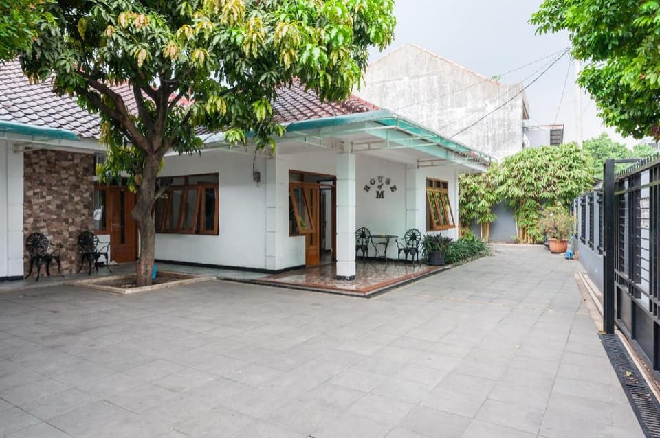 RedDoorz @ Batutulis Bogor by House of M Hotel in West Java