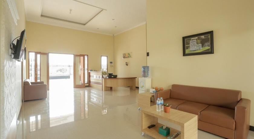 IDR Green Guest House Syariah Mitra RedDoorz Bed and Breakfast in Indonesia