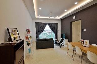 Comfy 2BR TriTower Suite Near JB CIQ, JBCC & Capri Apartment in Johor Bahru