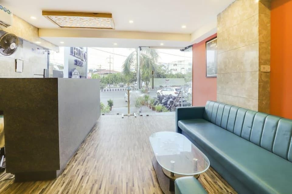 Super OYO Hotel Dash Hotel in Vadodara