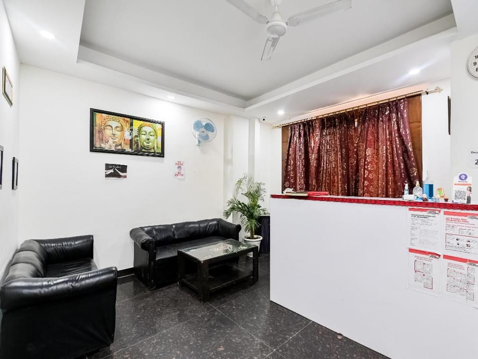 Hotel O Premium Rooms Chhatarpur Hotel in New Delhi