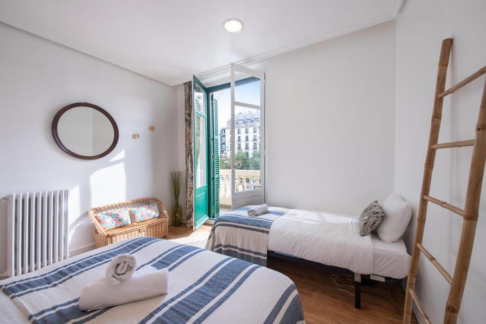 Belle Époque Self-check-in Guesthouse - Adults-Only Bed and Breakfast in San Sebastian