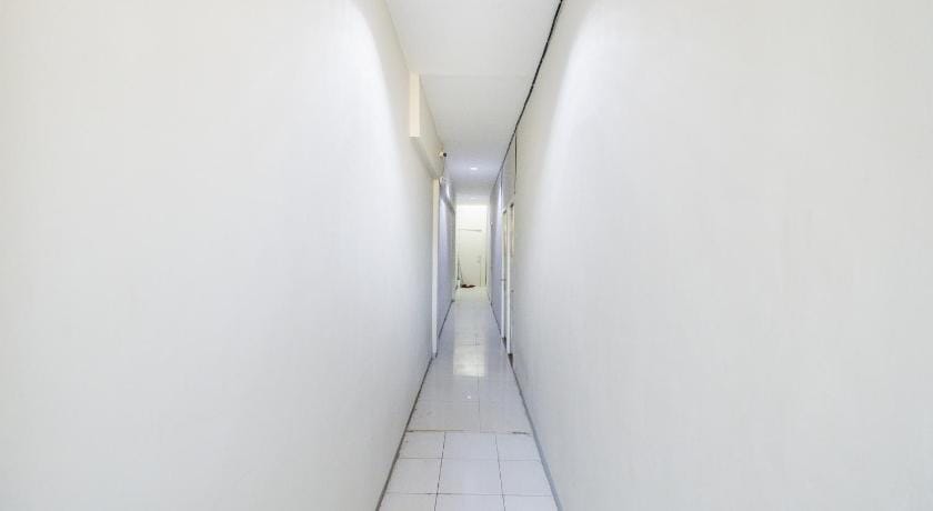 RedDoorz @ Darmo Surabaya Hotel in Surabaya