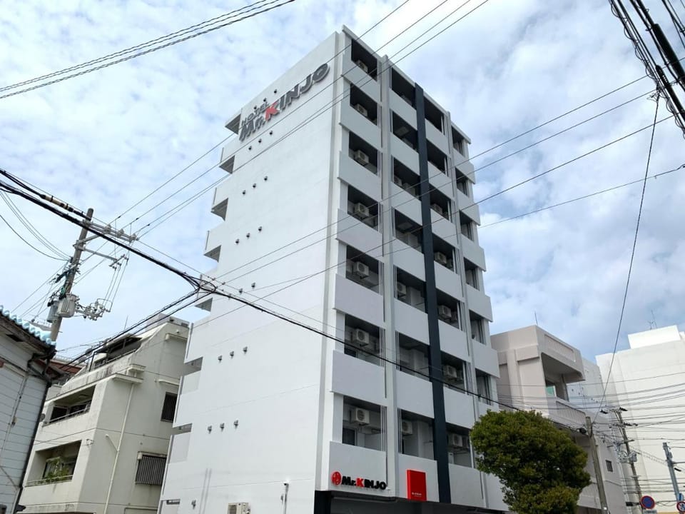 Mr.KINJO in MATSUYAMANNA Apartment in Naha