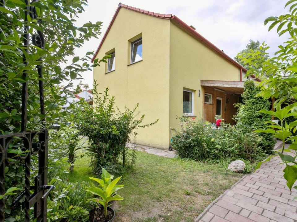 Lively Holiday Home in Wien with Private Garden Vacation rental in Vienna