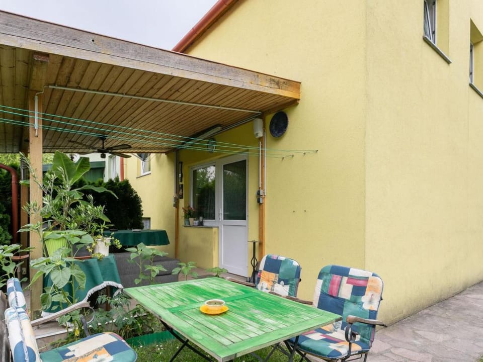 Lively Holiday Home in Wien with Private Garden Vacation rental in Vienna