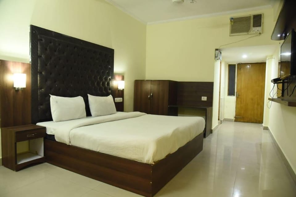Hotel Gaurab at Paltan Bazaar Hotel in Dehradun