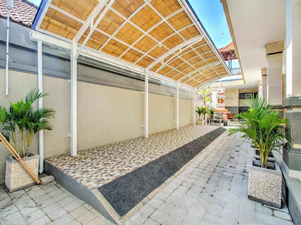 OYO 3897 Fajar Guest House Hotel in North Kuta