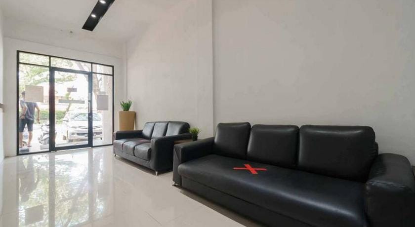 RedDoorz @ Jotel Guest House Medan Bed and Breakfast in Indonesia