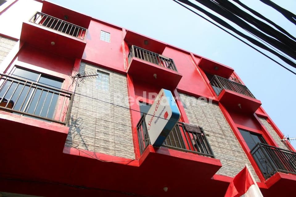 Snow White Residence near Grogol Mitra RedDoorz Hotel in Jakarta