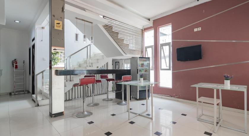 RedDoorz near Alun Alun Bandung 3 Hotel in Bandung