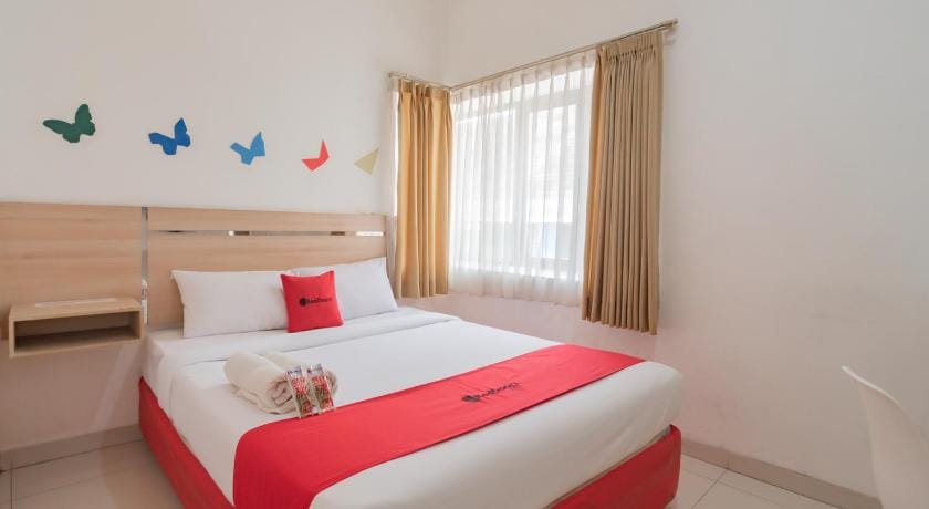 RedDoorz near Alun Alun Bandung 3 Hotel in Bandung