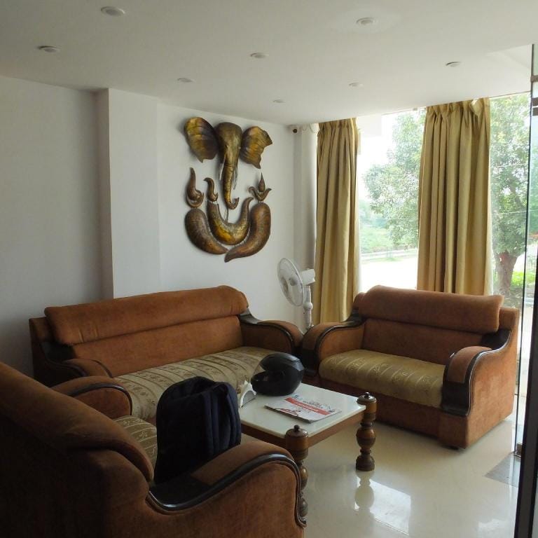 TAJ HOME STAY Hotel in Delhi