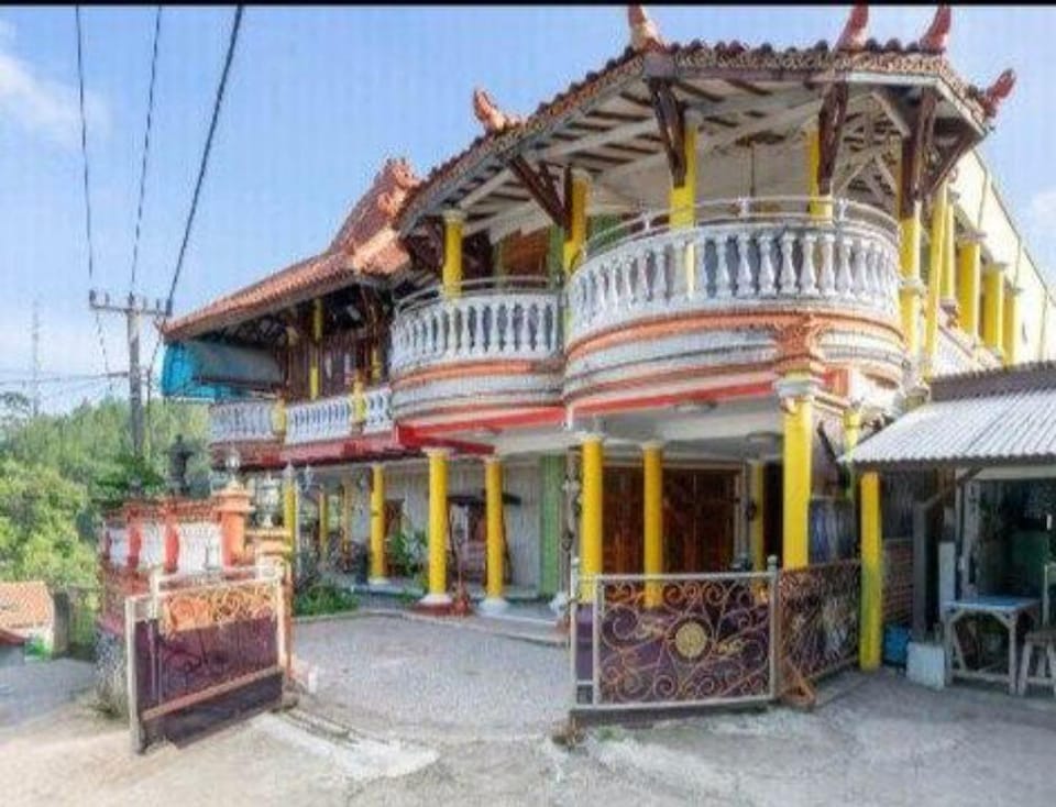 villa lembang .free party . karokean. Villa in Lembang