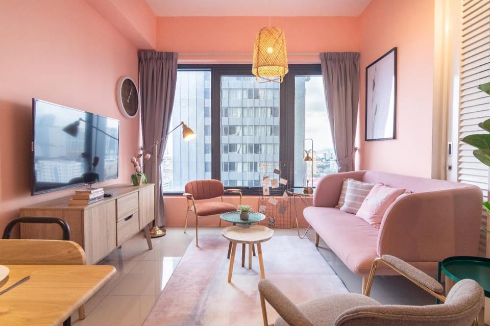 The Rosewoods by ALV, 2BR Chic Designer Apartment in George Town