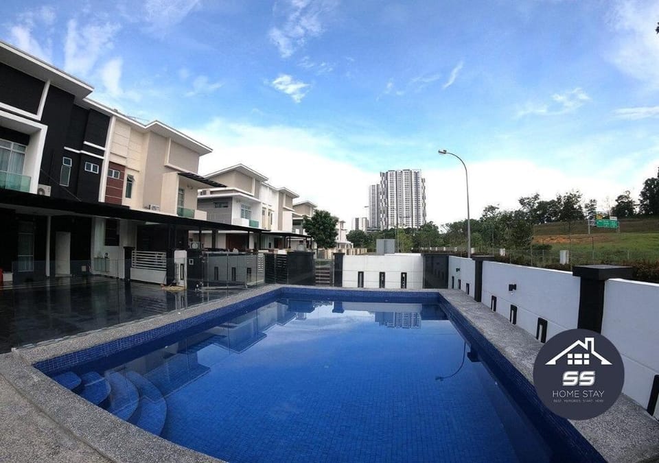 PRIVATE SWIMMING POOL/ KTV /BBQ /PARTY EVENT Villa in Johor Bahru