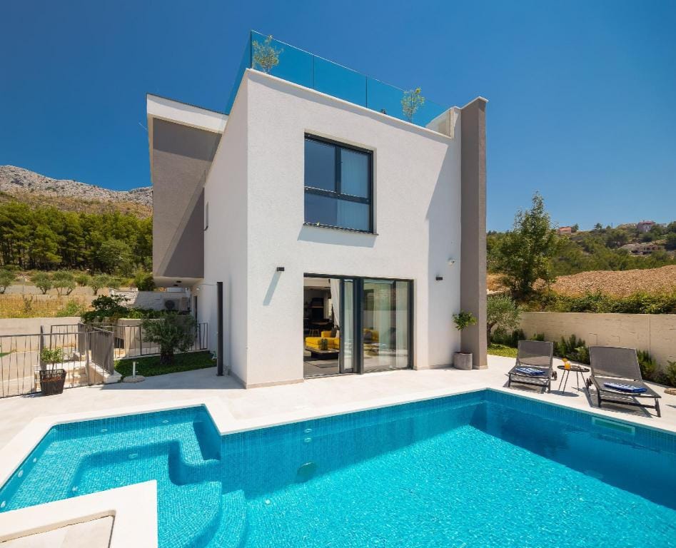 Villa 9 (private outdoor pool, hot tub, terrace) Villa in Podstrana
