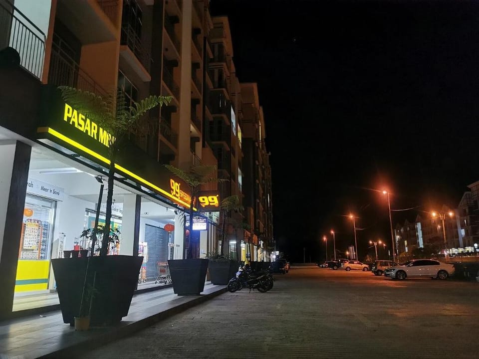 THE WOODZ x BIG DINO (Penthouse at Night Market) Apartment in Brinchang