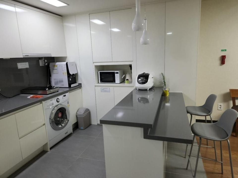 Heaundae beach 2room / Netflix / Beach room (2/17) Apartment in Busan