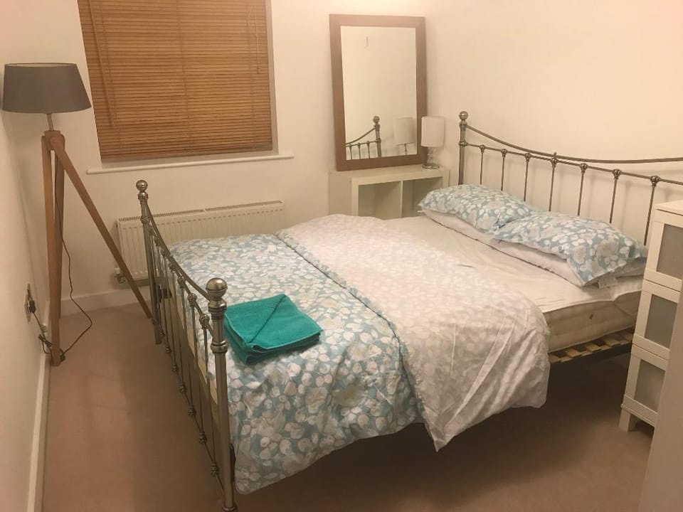 Beautiful Windsor 2/3 Bedroom Flat -Private Estate Apartment in Windsor