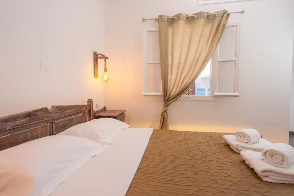 Perfect for Honeymoons Pool&Beach zone Apartment in Santorini