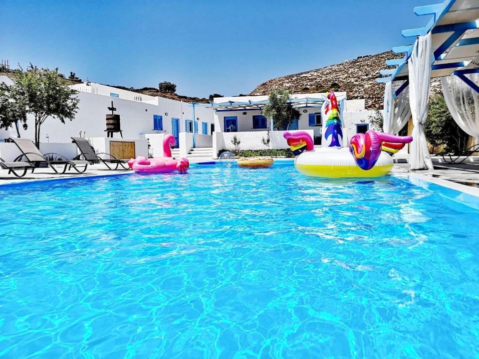 Perfect for Honeymoons Pool&Beach zone Apartment in Santorini